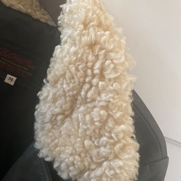 A black leather motor cycle jacket with fake fur collar - Picture 4 of 5